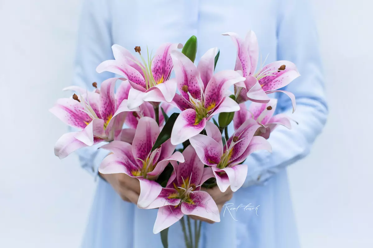 Куст с цветами лилии (9 бутонов) - Светло-фиолетовый