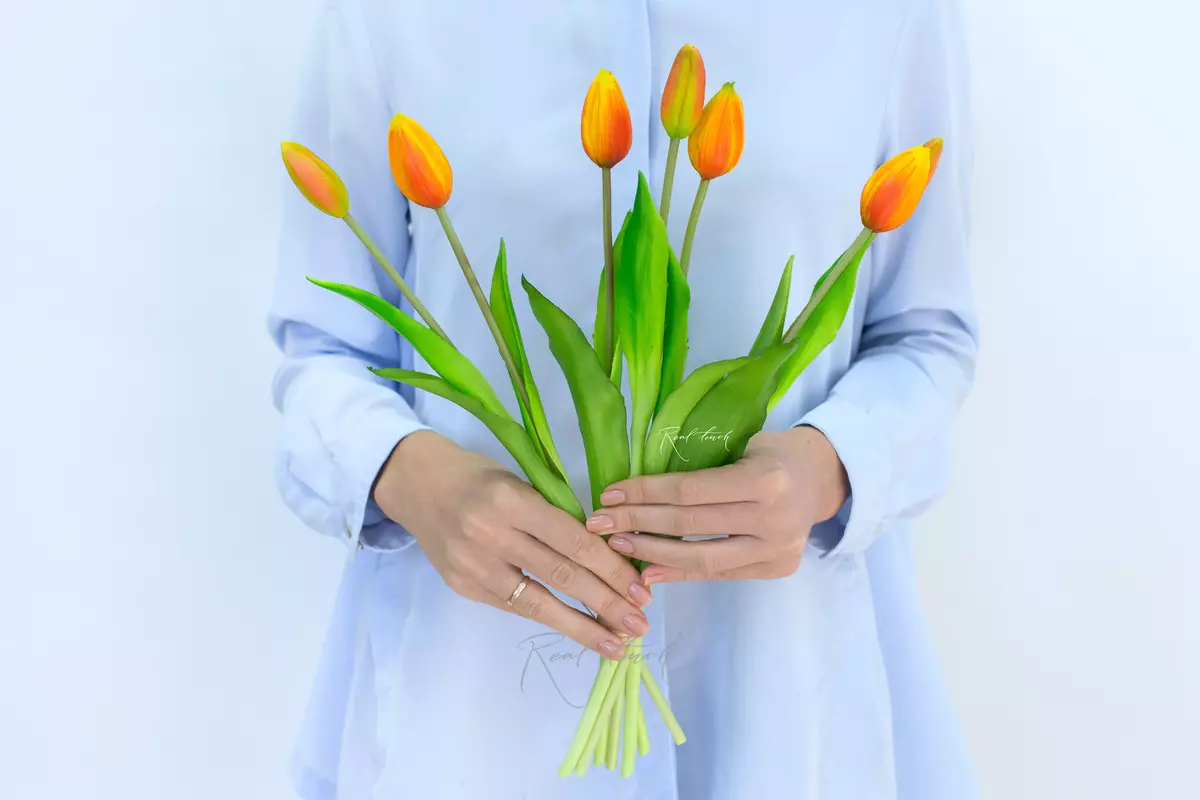 Букет закрытых тюльпанов 4+3 - Оранжевый