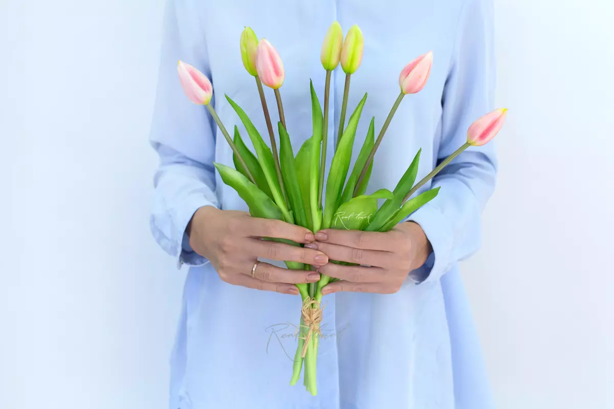 Букет закрытых тюльпанов 4+3 - Розовый